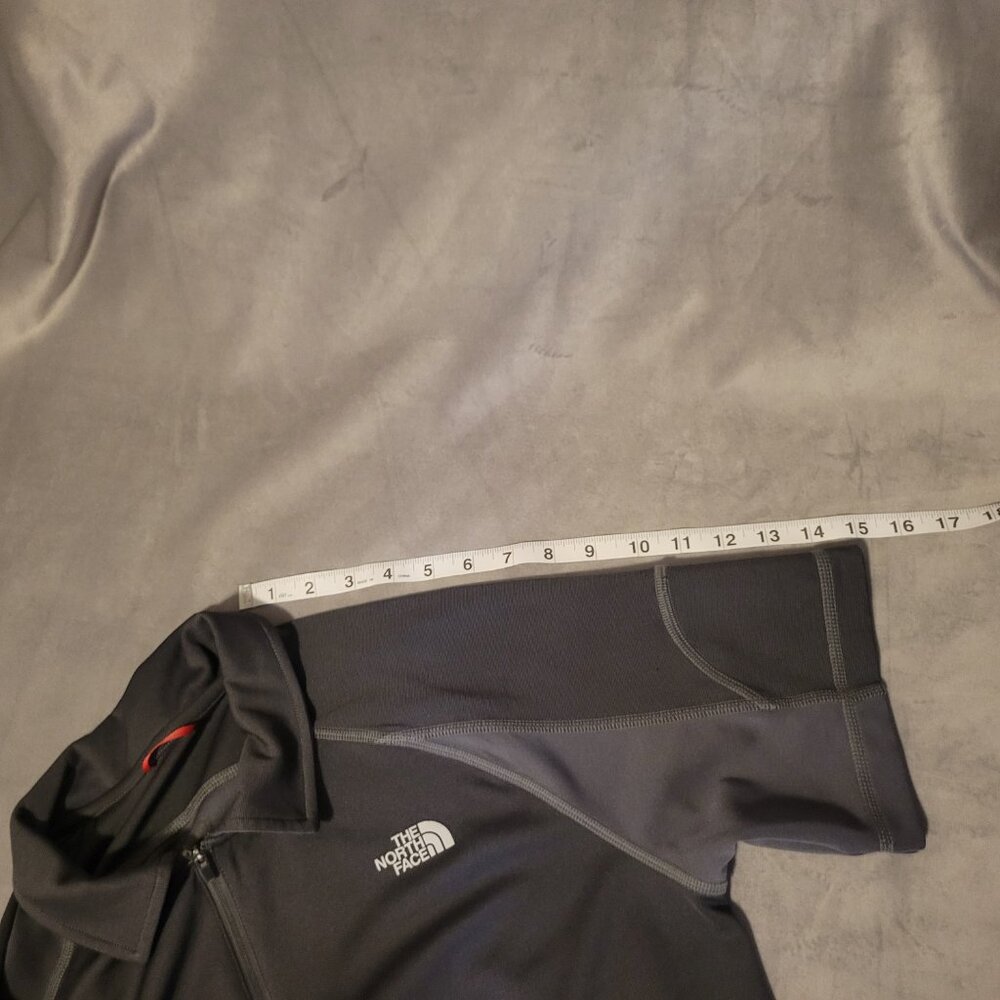 The North Face 1/4 Zip Collared Black Gray M Men's Pullover Activewear Shirt - Picture 7 of 7